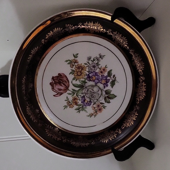 Gold trim flower plate - Picture 1 of 6
